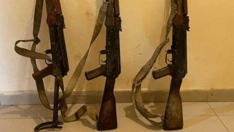 Polis əməkdaşları 5 avtomat aşkarladı