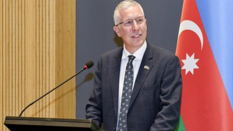 Britaniya səfiri Heydər Əliyevi anıb - FOTO