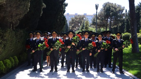 Prokurorluq əməkdaşları Fəxri xiyabanda - FOTO