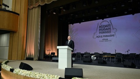 Xarici qonaqlar öz təəccübünü gizlədə bilmirlər
