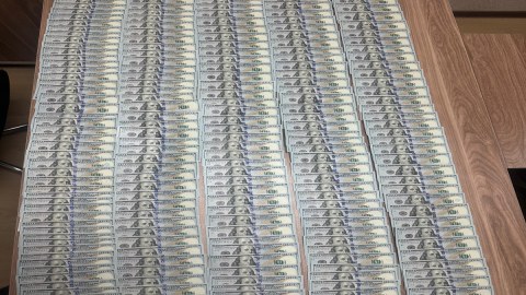 Naxçıvanda evdən 22 min dollar oğurlandı