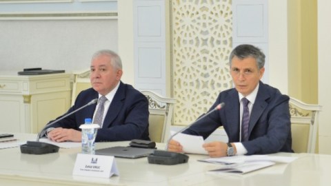 General Həzi Aslanov Milli Məclisdə hesabat verir