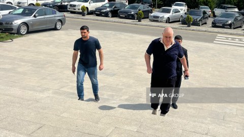 Şərurlu İsfəndiyar məhkəməyə gəldi