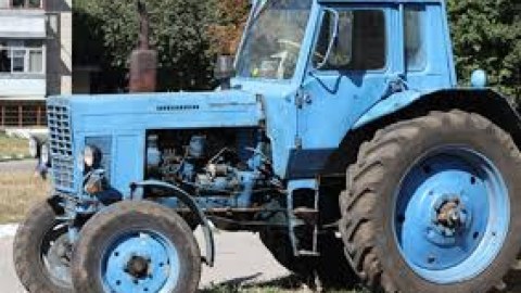 Tərtərdə minik maşını traktora çırpıldı