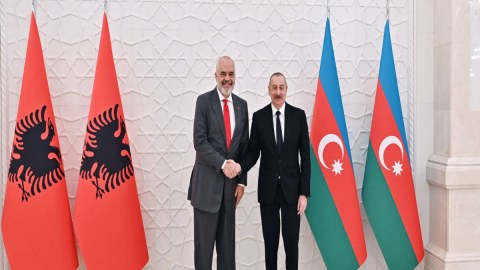 İlham Əliyev Albaniya Prezidentini təbrik etdi