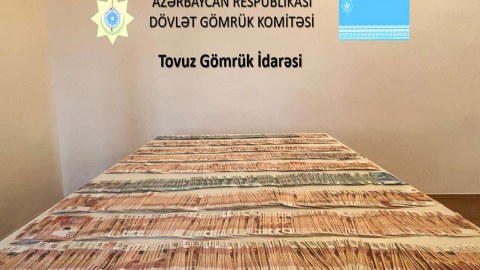 Gömrükdə valyuta qaçaqmalçılığının qarşısı alındı