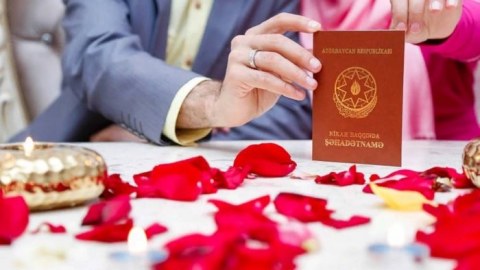 Nigahlar artıb, boşanmalar azalıb - RƏSMİ