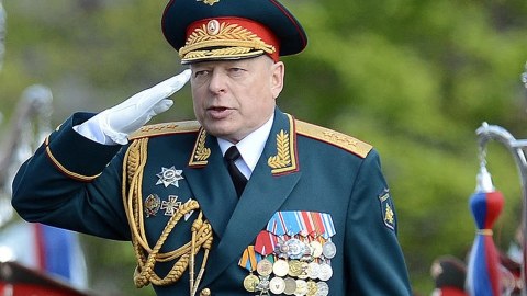 Putin Quru Qoşunlarının komandanını vəzifədən azad etdi