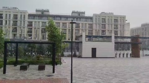 Füzuliyə dolu düşdü