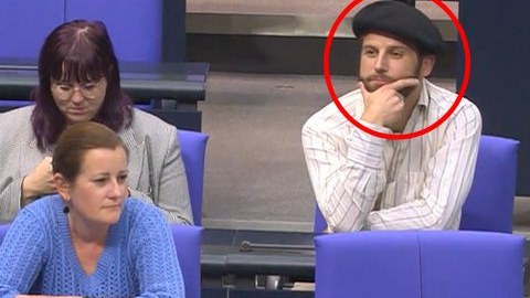 Parlamentə beretlə gələn deputat iclasdan qovuldu