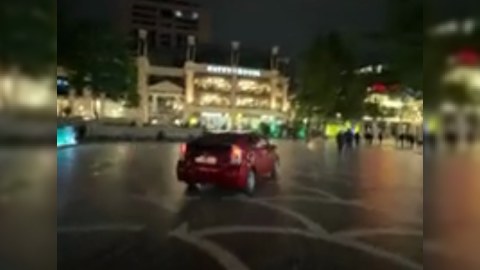 "Prius"un Nizami küçəsinə girməsinə kim icazə verib? - VİDEO