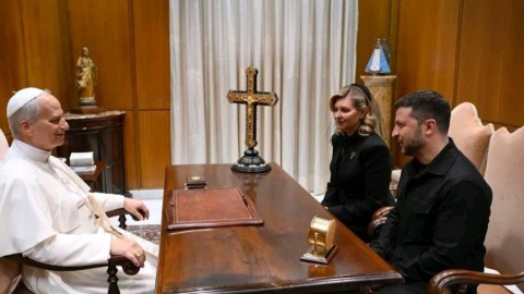 Zelenski yeni Papa ilə görüşdü