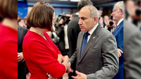 Paşinyan Lukaşenkonun rəqibi ilə görüşüb