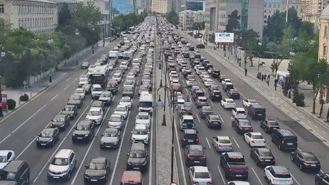 Bakıda tıxac olan YOLLAR
