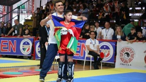 Dünya çempionu Əminə Əliyeva Bakıya qayıtdı