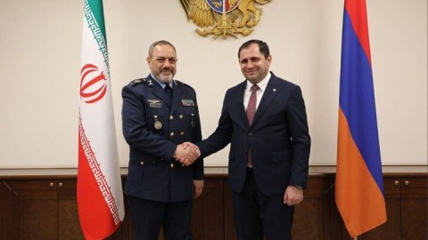İran Ermənistanla hərbi memorandum imzalayıb