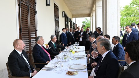 Budapeştdə TDT liderlərinə rəsmi lanç verilib