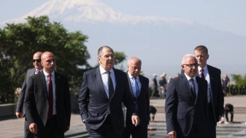 Lavrov niyə “erməni soyqırımı” abidəsini ziyarət etmədi? - İrəvanda müzakirə