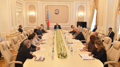 Məzahir Pənahov iclas keçirdi