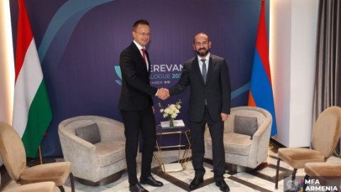 Macarıstanın xarici işlər naziri İrəvana gəlir