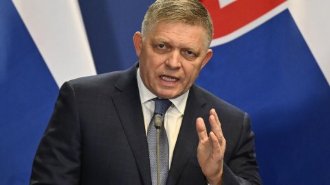 Slovakiyanın Baş naziri İrəvana gedir