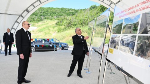 Prezident Bakı-Qəbələ yolunda görülən işlərlə tanış oldu