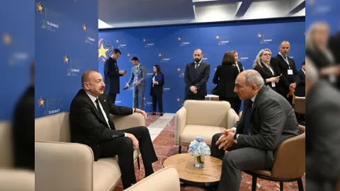 Əliyevlə Paşinyan arasında görüş konstruktiv keçib