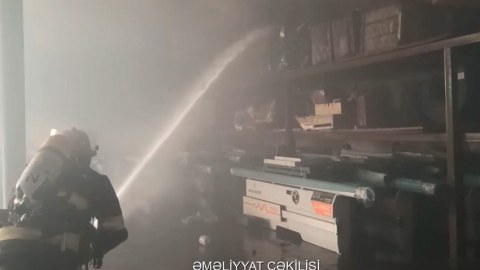 Nərimanovda obyekt yandı - Hadisə yerindən GÖRÜNTÜLƏR