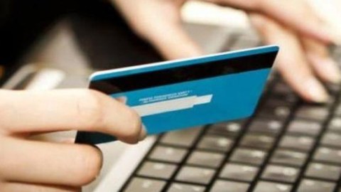 Bank kartlarından 12 min manatdan çox pul oğurlandı