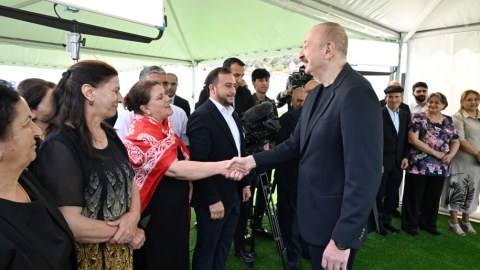 Prezident Bəylik kəndinə köçən sakinlərə evlərin açarlarını təqdim etdi - FOTOLAR
