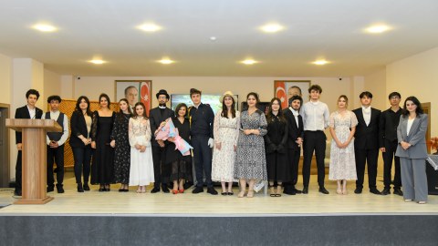 BMU tələbələrinin ifasında “Qürur və qərəz” tamaşası nümayiş olunub - FOTO