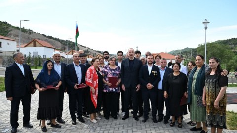 Prezidentin Bəylik sakinləri ilə səmimi söhbəti