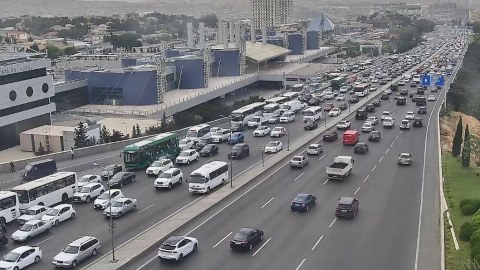 Bakının 19 küçəsində tıxac - SİYAHI
