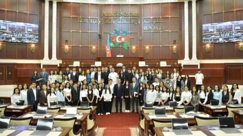 Qarabağ Universitetinin tələbələri Milli Məclisdə - FOTOLAR