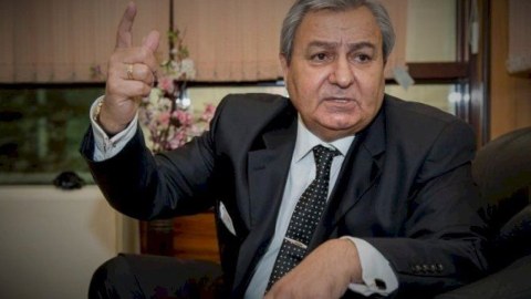 Əli Nur Fizuli Hüseynovu məhkəməyə verib