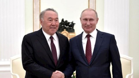 Putin Nazarbayevlə görüşdü