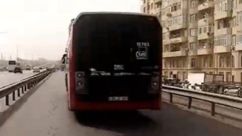 “Bakubus”un avtobusundakı nasazlıq Bakı-Sumqayıt yolunu iflic etdi