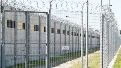 Bakıda həbsxananın damı uçdu