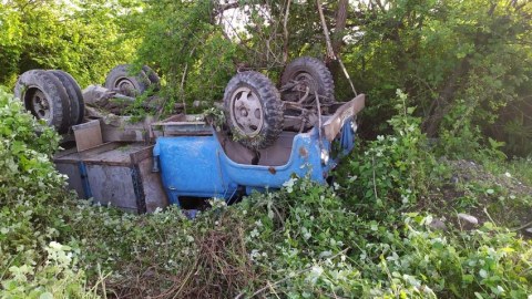 Şabranda "Qaz 53" dirəyə aşdı - Sürücü öldü