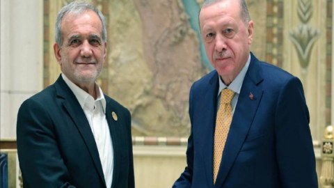 Ərdoğan Pezeşkianla danışdı