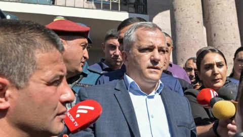 Şahramanyan yenə dindirildi