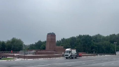 Leninin abidəsi söküldü