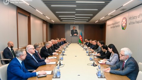 Rusiya diplomatlarını Bakıya niyə göndərib?