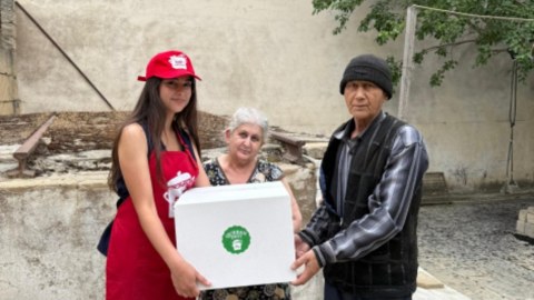 Leyla Əliyevanın təşəbbüsü ilə ailələrə qurban payları çatdırılır