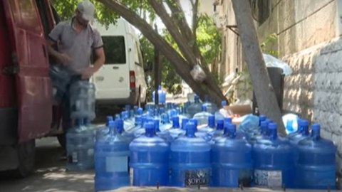 Bakıda&nbsp;zirzəmidən çıxarılan su insanlara bulaq suyu adı ilə SATILIR