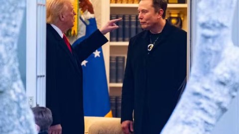 İlon Mask qalmaqallı postunu sildi