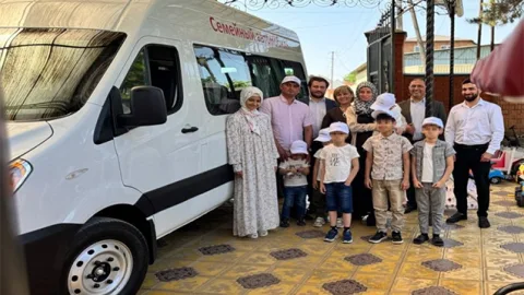 Putin çoxuşaqlı ailəyə mikroavtobus hədiyyə etdi