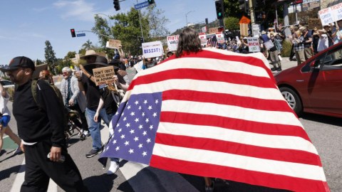 Boston da ayağa qalxdı - Amerikanı etirazlar bürüyüb