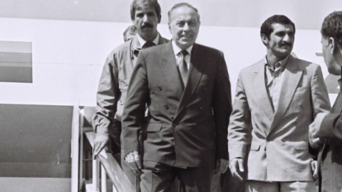 Bir şəklin tarixçəsi: Heydər Əliyevi Bakıya gətirən TƏYYARƏ
