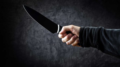15 yaşlı şagird qadın müəllimi bıçaqladı